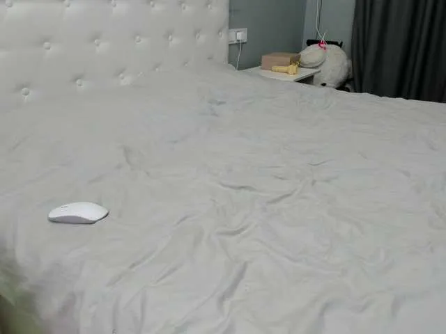 YoungSquad – webcam model profile photo Image 18
