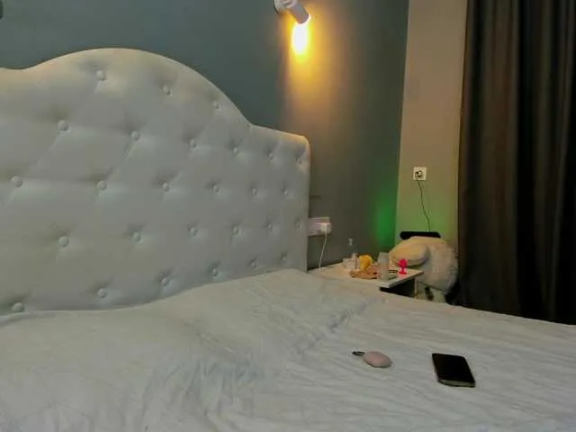 YoungSquad – webcam model profile photo Image 9
