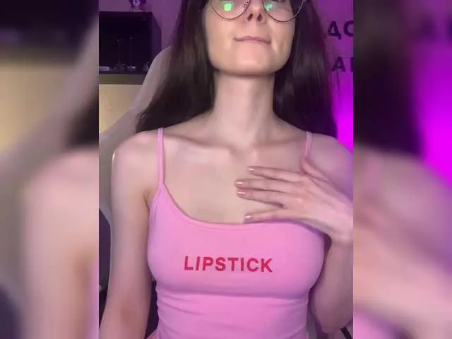 Linnea – webcam model profile photo Image 2