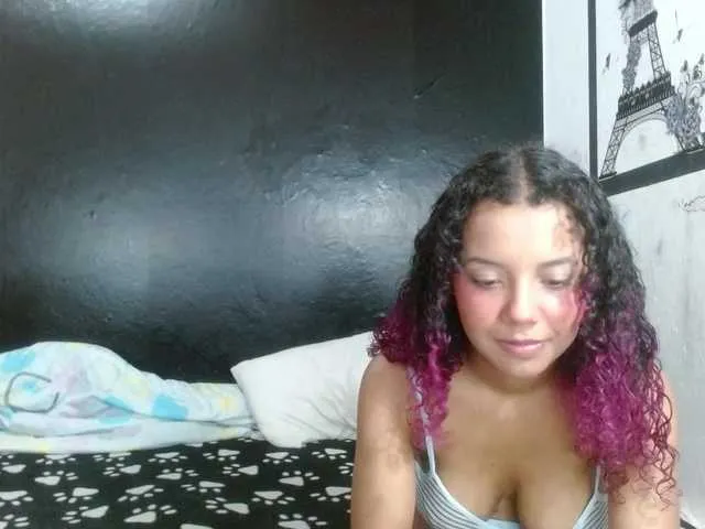 YoungSquad – webcam model profile photo Image 3