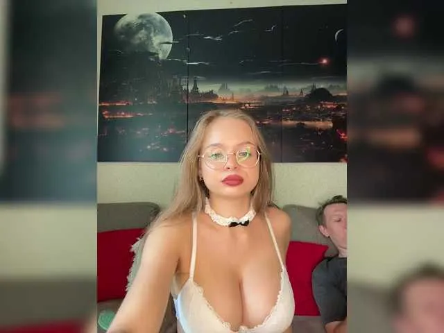  – webcam model profile photo Image 4