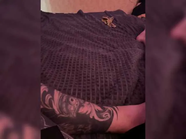 IORio2 – webcam model profile photo Image 8