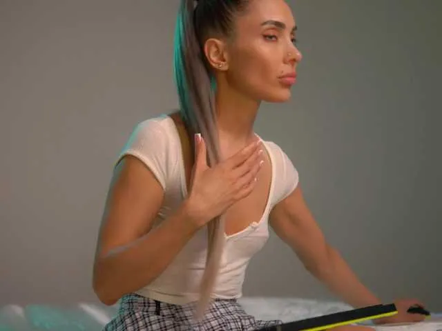 julliemilf – webcam model profile photo Image 13