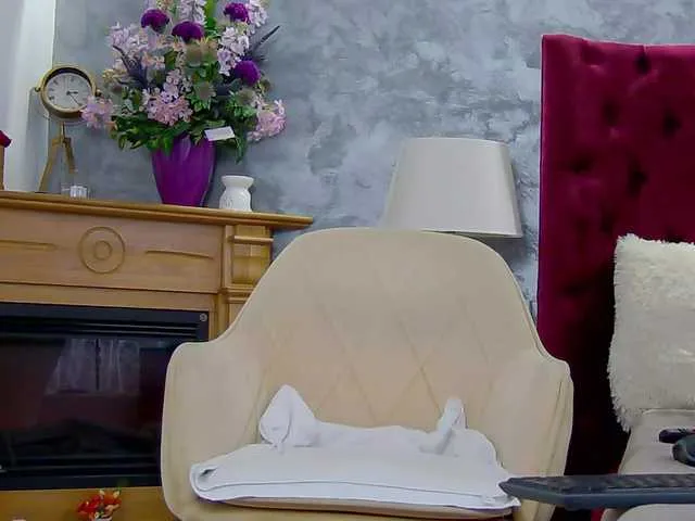 Linnea – webcam model profile photo Image 7