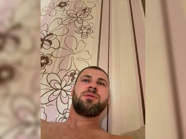 VIKITOMMY – webcam model profile photo Image 7