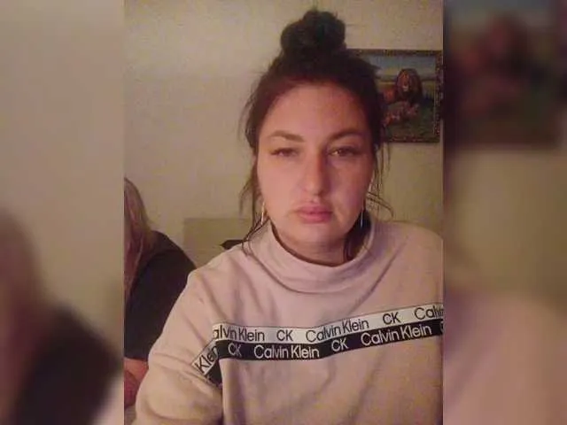 NaughtyInGlasses – webcam model profile photo Image 9