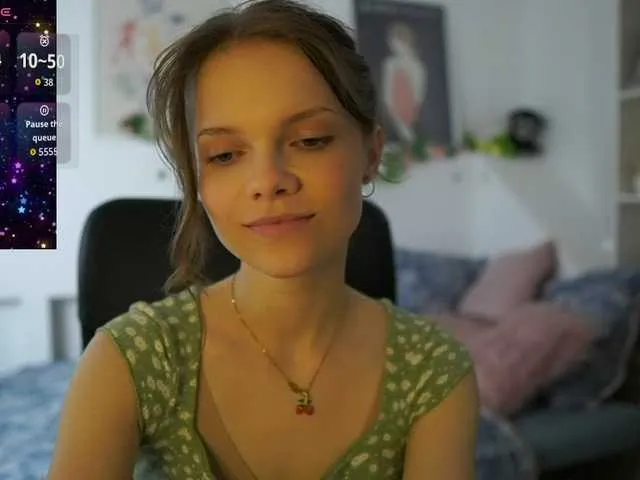 Linnea – webcam model profile photo Image 14