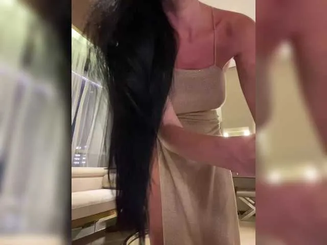 IORio2 – webcam model profile photo Image 2