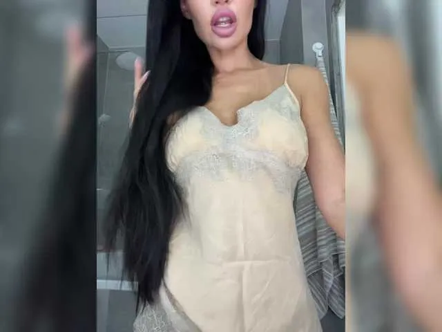 IORio2 – webcam model profile photo Image 5