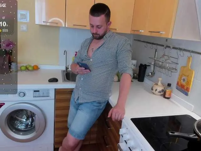 -VikkiL0vesCheese- – webcam model profile photo Image 13