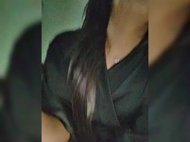 zui_lu – webcam model profile photo Image 18