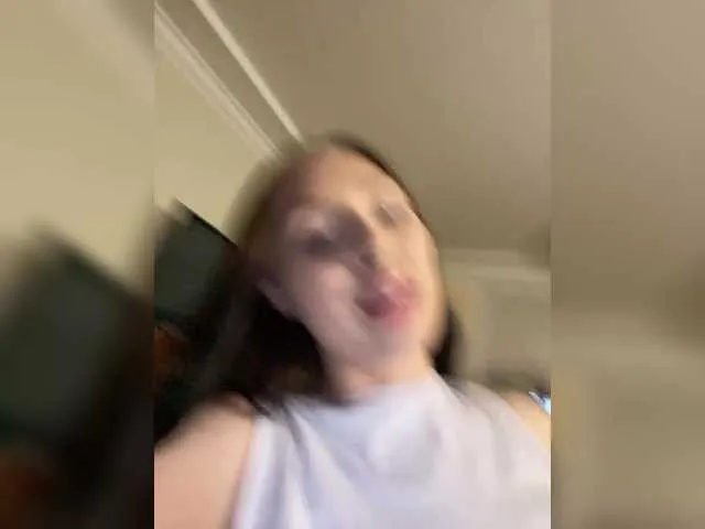hina_porn – webcam model profile photo Image 4