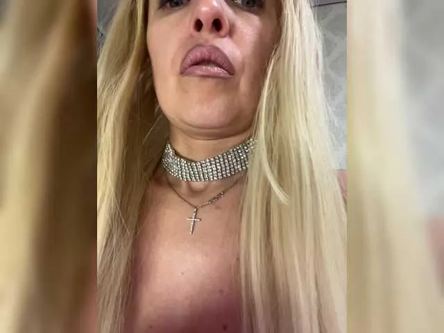 Linnea – webcam model profile photo Image 2