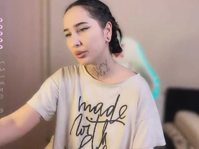 shinyways – webcam model profile photo Image 4