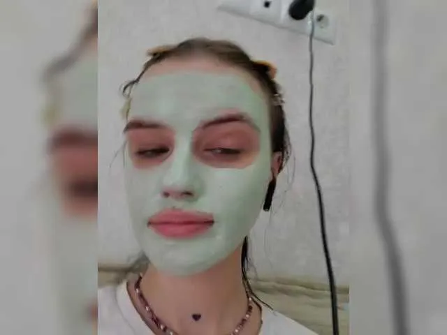 Linnea – webcam model profile photo Image 12