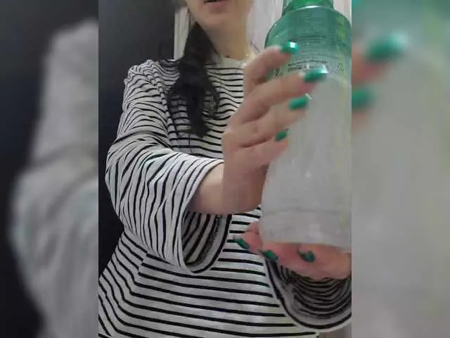 Linnea – webcam model profile photo Image 4