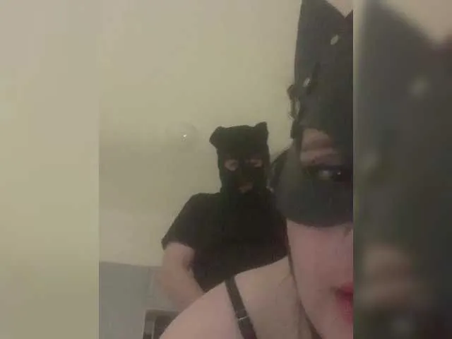 IORio2 – webcam model profile photo Image 2