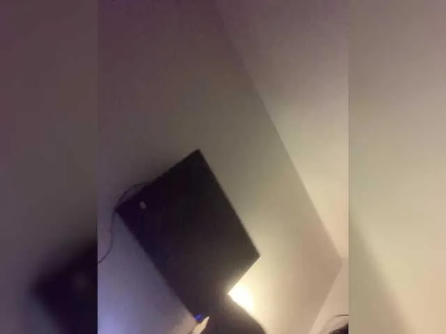 IORio2 – webcam model profile photo Image 3