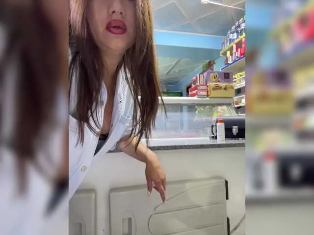 Linnea – webcam model profile photo Image 12