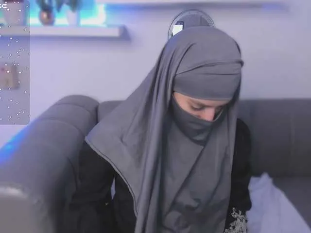 little_v1rgin_angel – webcam model profile photo Image 3