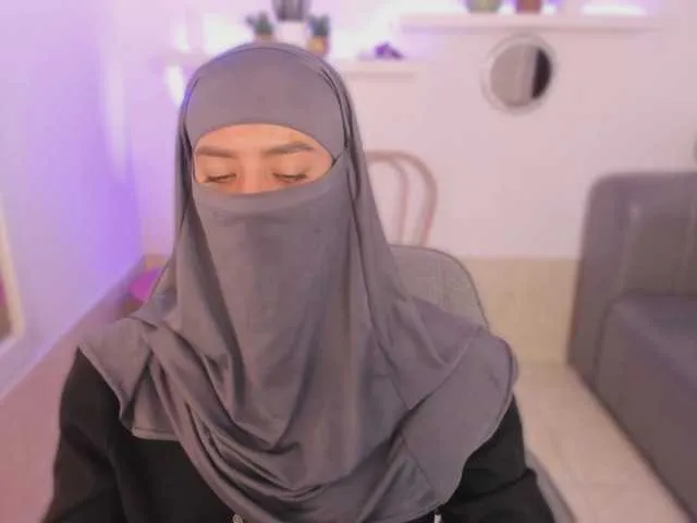 little_v1rgin_angel – webcam model profile photo Image 6