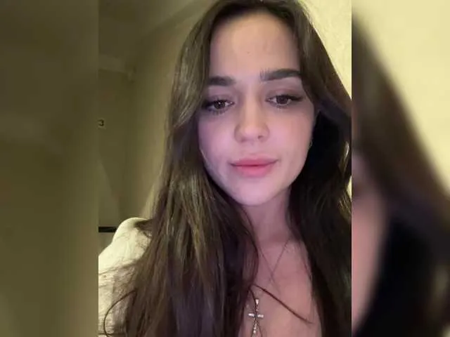 luciewintersuk – webcam model profile photo Image 2