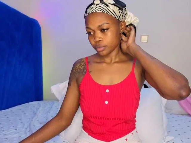 Linnea – webcam model profile photo Image 8