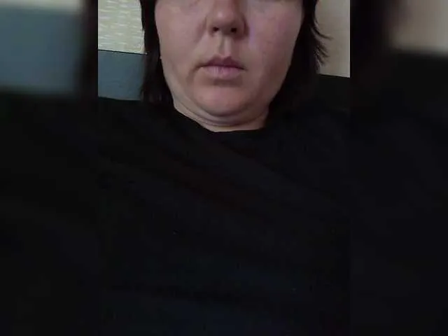 scarlethroa – webcam model profile photo Image 4