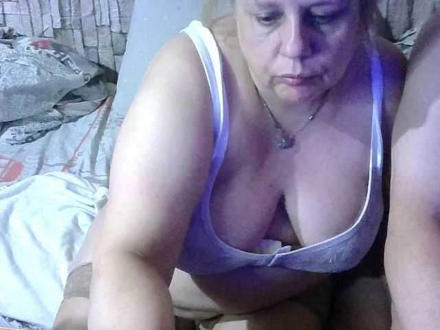 NaughtyInGlasses – webcam model profile photo Image 12