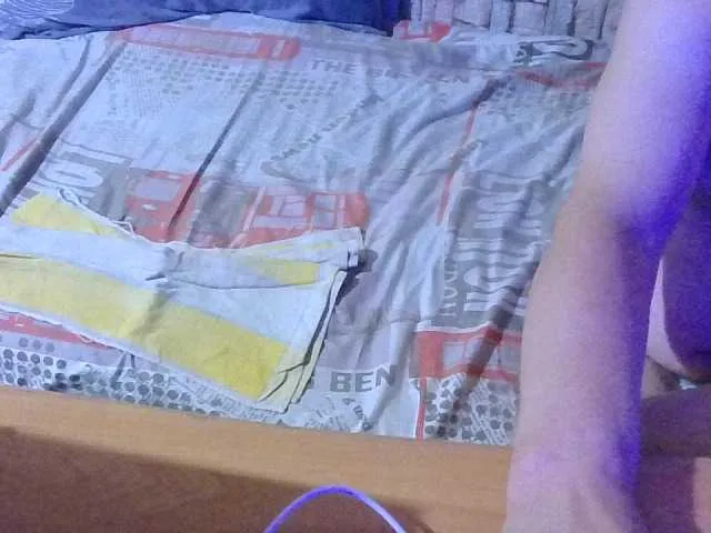 NaughtyInGlasses – webcam model profile photo Image 14