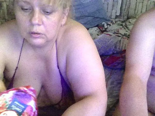 NaughtyInGlasses – webcam model profile photo Image 15