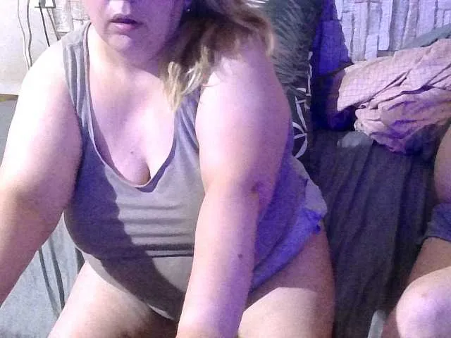 NaughtyInGlasses – webcam model profile photo Image 7