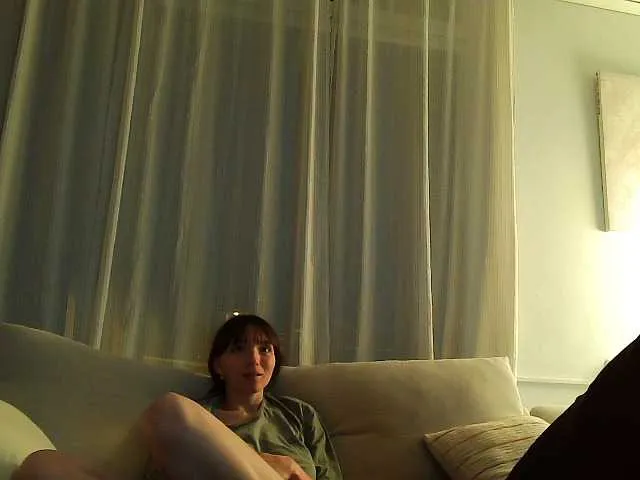 VIKITOMMY – webcam model profile photo Image 5