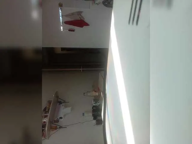 IORio2 – webcam model profile photo Image 2