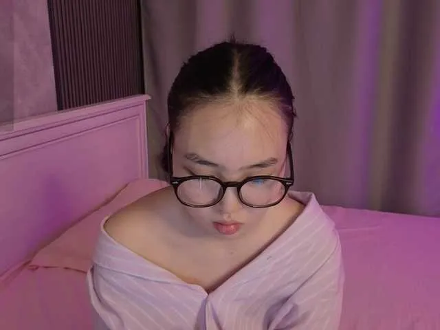 KylieSolo – webcam model profile photo Image 15