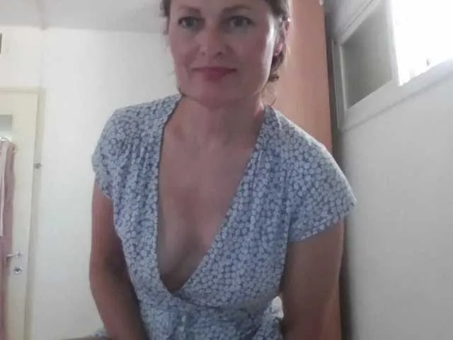 Small_tits018 – webcam model profile photo Image 3
