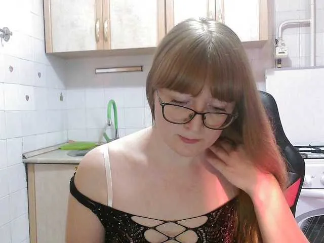 VIKITOMMY – webcam model profile photo Image 13