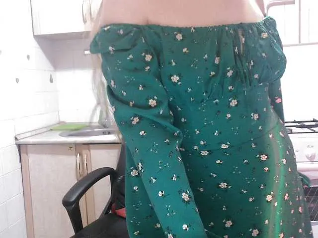 VIKITOMMY – webcam model profile photo Image 18