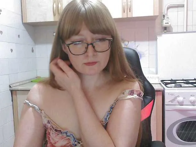 VIKITOMMY – webcam model profile photo Image 3