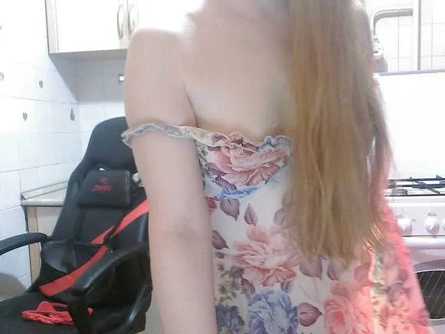 VIKITOMMY – webcam model profile photo Image 8