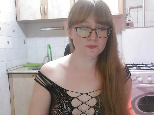 VIKITOMMY – webcam model profile photo Image 9