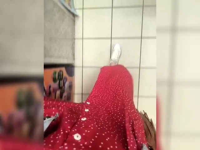 NaughtyInGlasses – webcam model profile photo Image 8