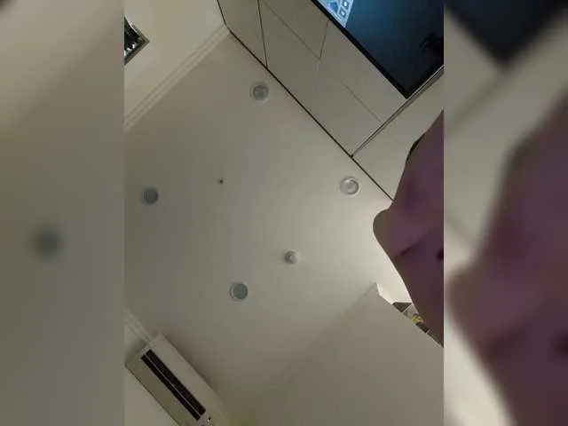 elisonni – webcam model profile photo Image 6