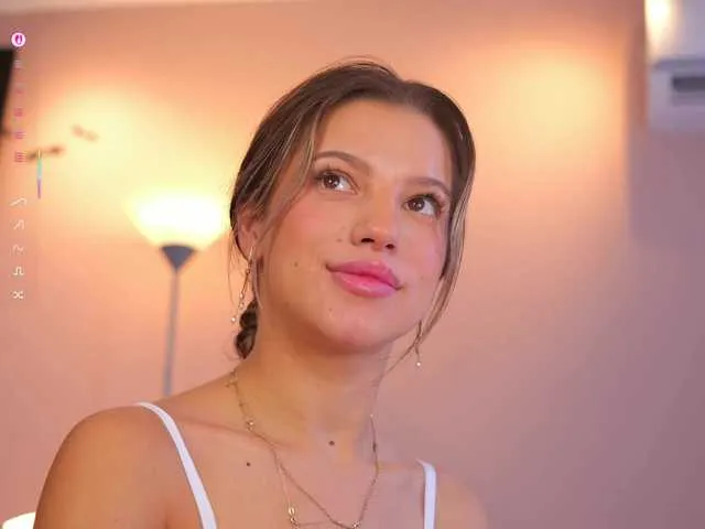 sarahsophia_ – webcam model profile photo Image 5