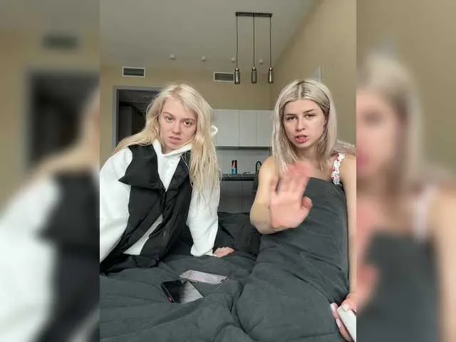 LinaTwins – webcam model profile photo Image 3