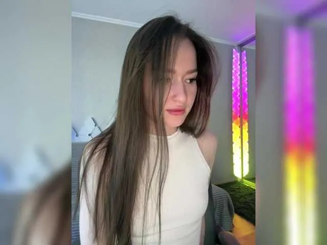 molochnaya000 – webcam model profile photo Image 2