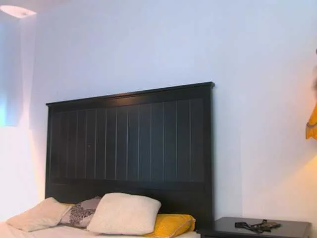 yourcutemolly – webcam model profile photo Image 6