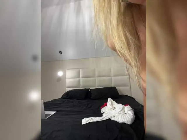 hina_porn – webcam model profile photo Image 10