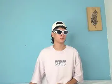 hunkwithglasses – webcam model profile photo Image 7