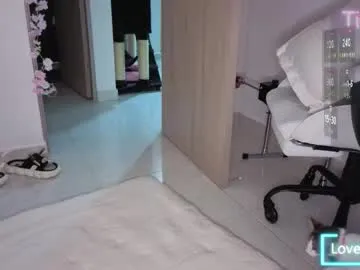 millemimi – webcam model profile photo Image 8